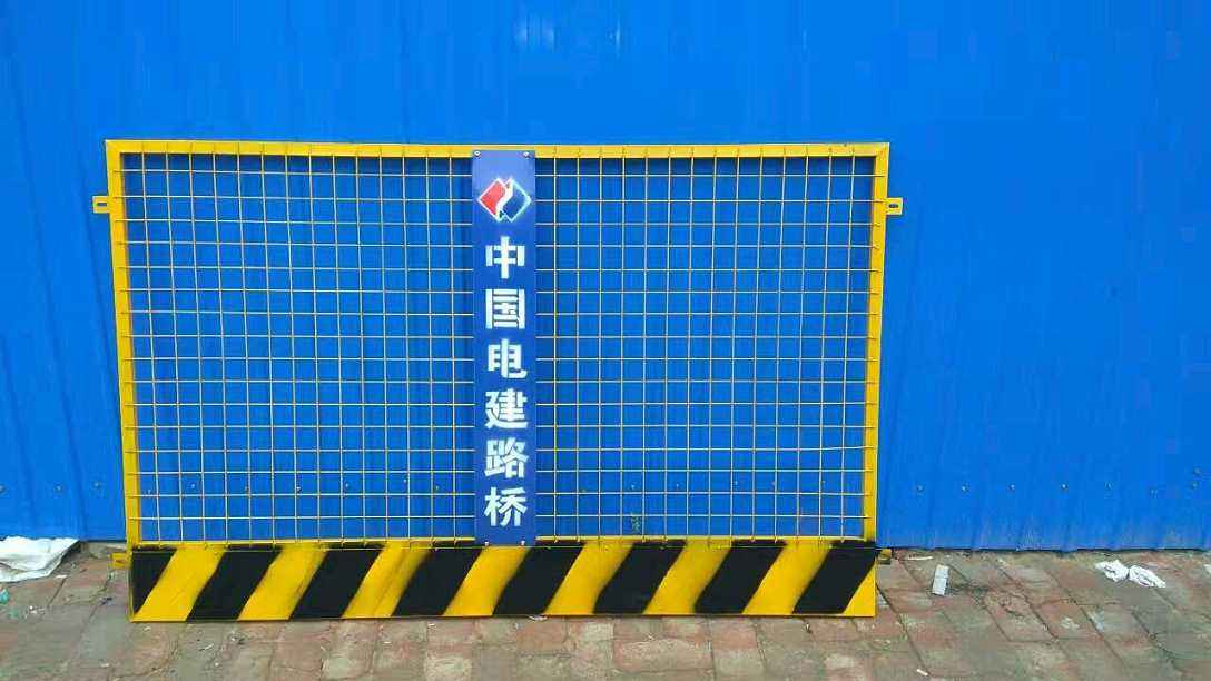 搭設施工臨邊防護欄桿時,必須符合的要求_橫桿